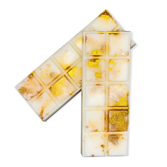 Enjoy the comforting scent of our Banana Pie Snap Bar. Made from 100% natural soy wax, it brings the cozy aroma of freshly baked desserts.